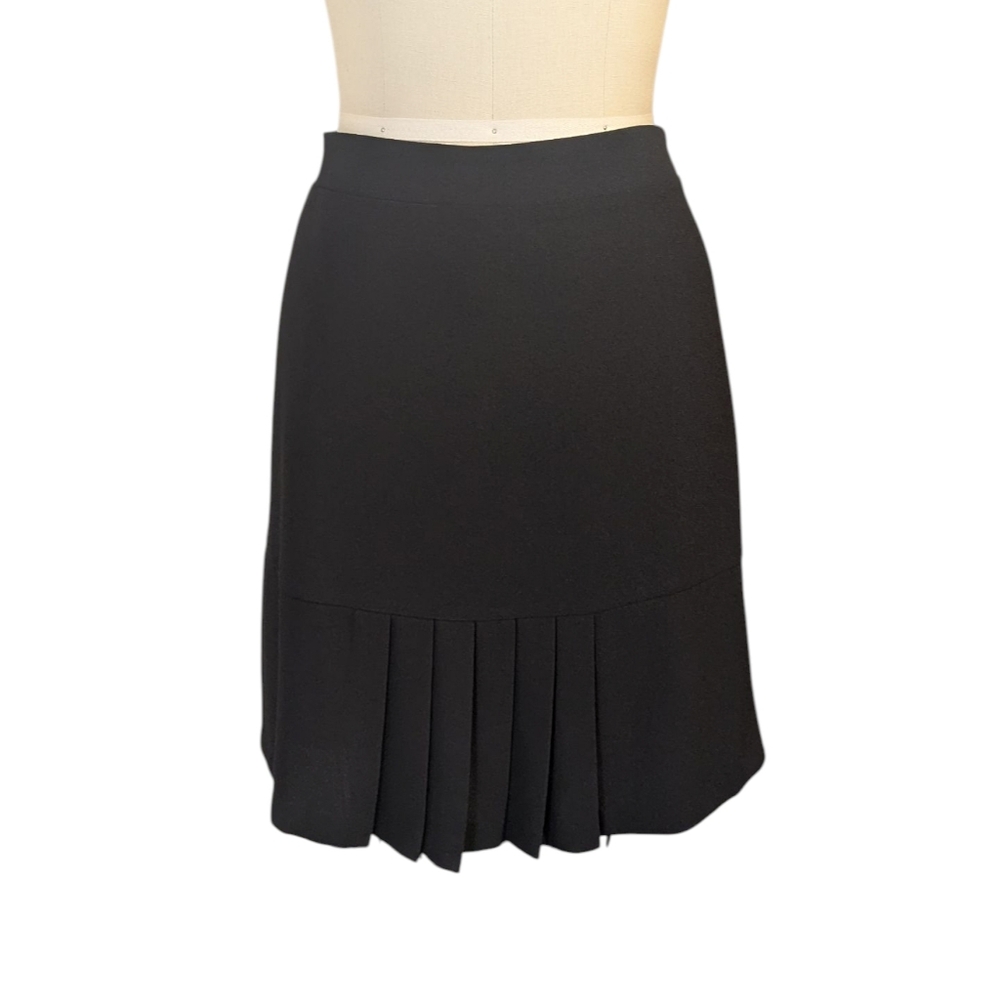 Chic Black Mini Skirt With Pleats